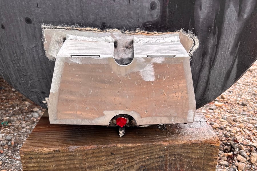 rear pontoon end cap and drain plug