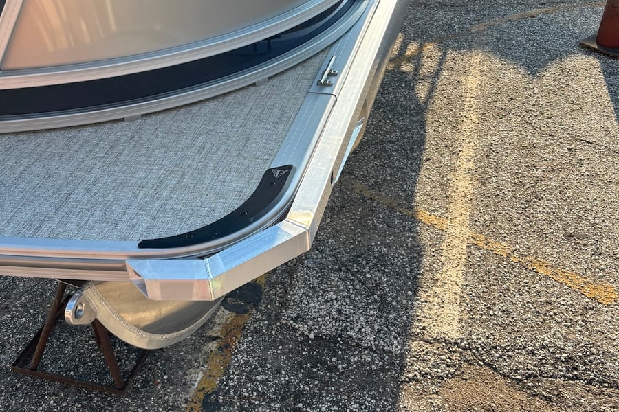 custom pontoon rub rail top view