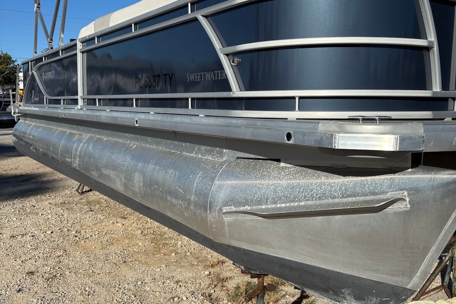 side profile custom rub rails and pontoon spash guard