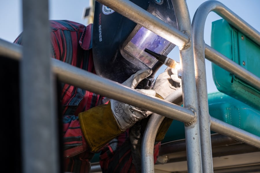 welding on pontoon railing